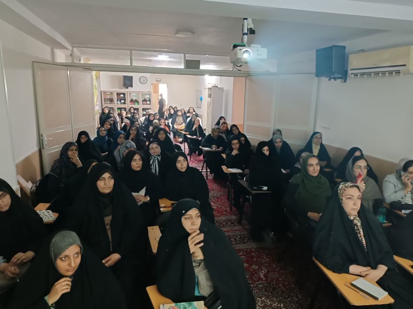 کارگاه نیمه روزه‌ی سبک زندگی  (تربیت جنسی کودکان۲) در مرکز قرآن و عترت اشتهارد برگزار شد