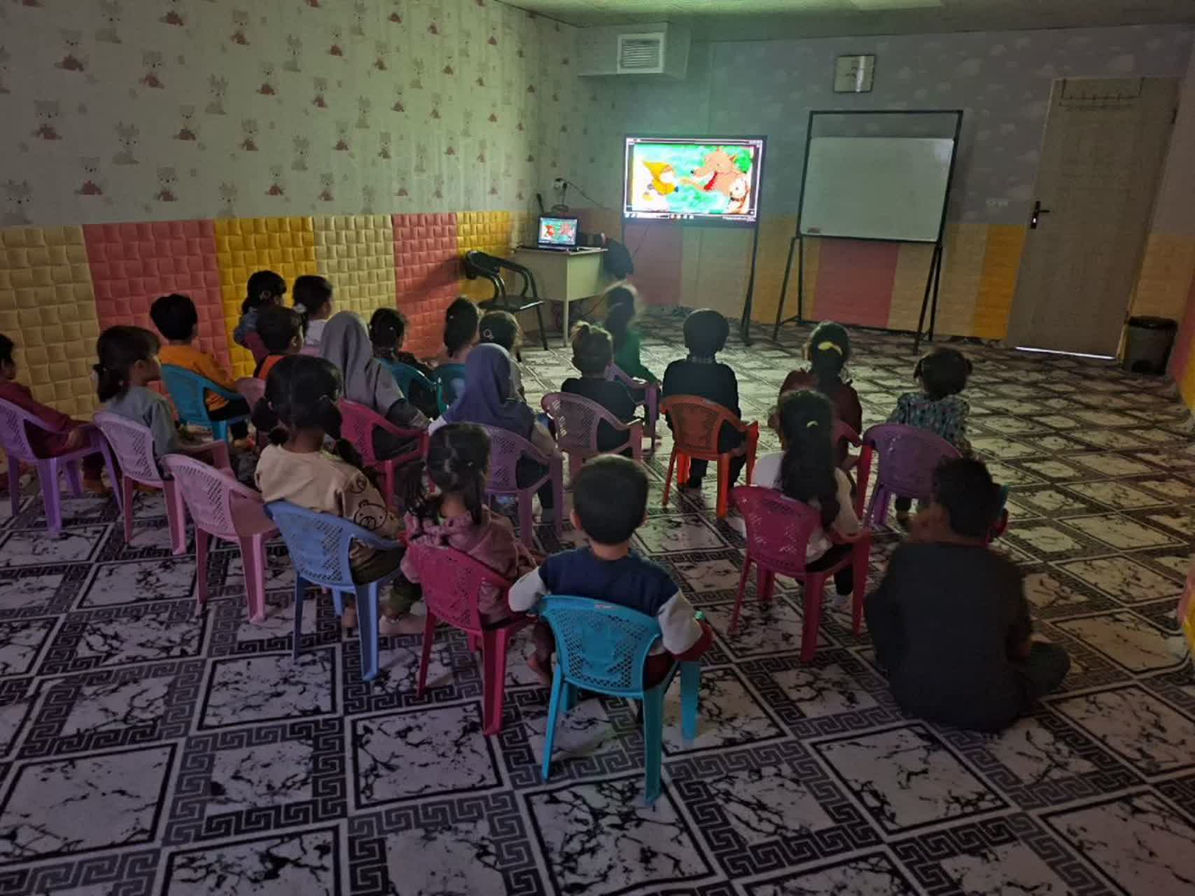 نمایش فیلم  برای کلاسهای گل آفتابگردون و گل بنفشه