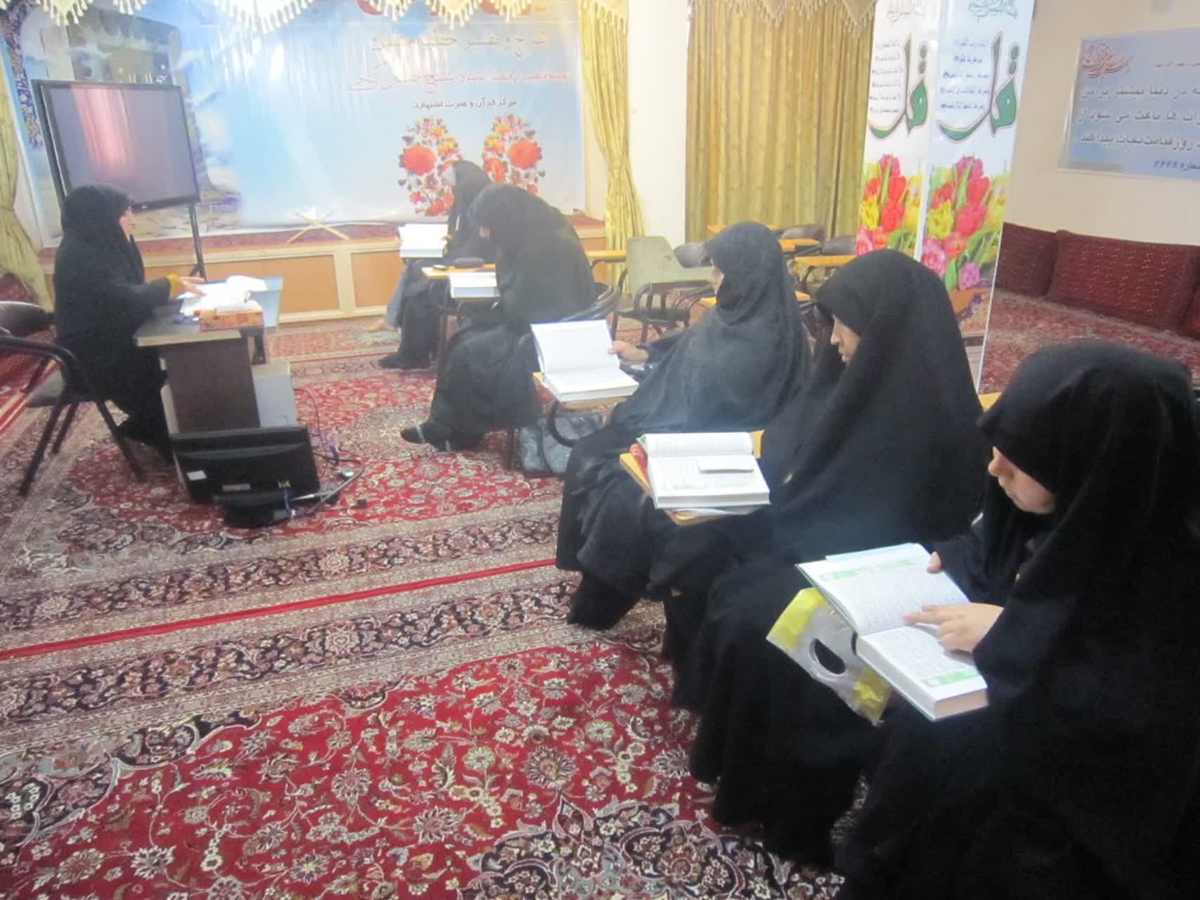 گفتگو با خانم هادی (مربی با سابقه آموزش روخوانی قرآن کریم واحد خواهران ) دارالقرآن شهرستان اشتهارد