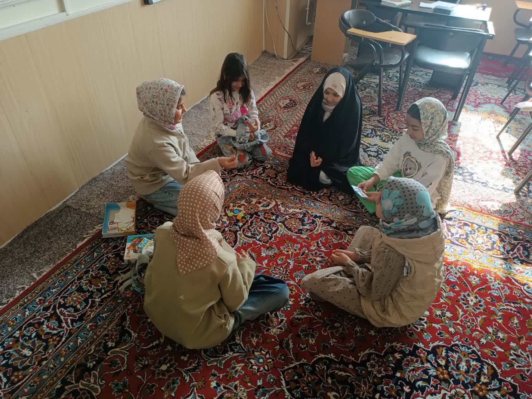 کلاس تخصصی آموزش حفظ جزء سی ویژه دختران در مرکز قرآن و عترت اشتهارد در حال برگزاری است