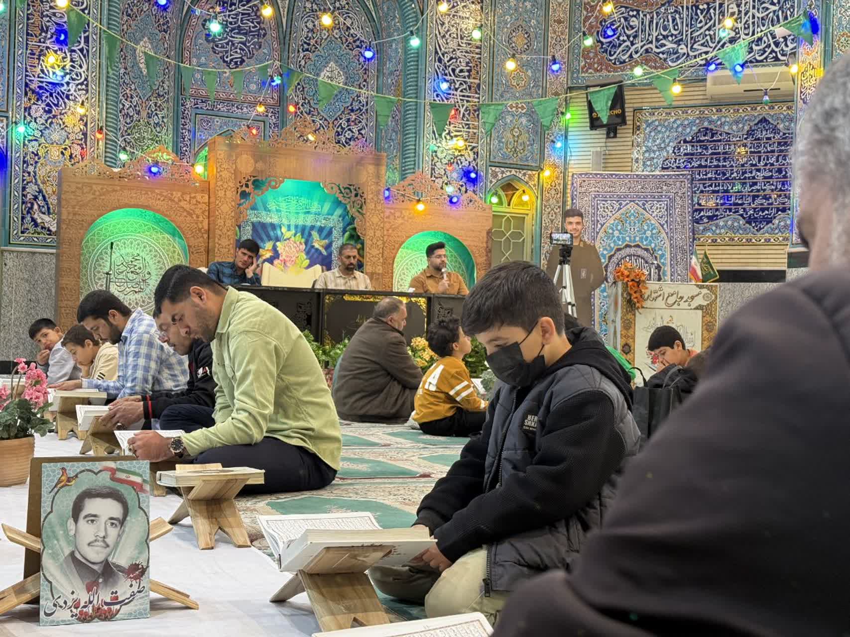 مراسم متمرکز جزءخوانی قرآن کریم در مسجد جامع شهر اشتهارد در حال برگزاری است