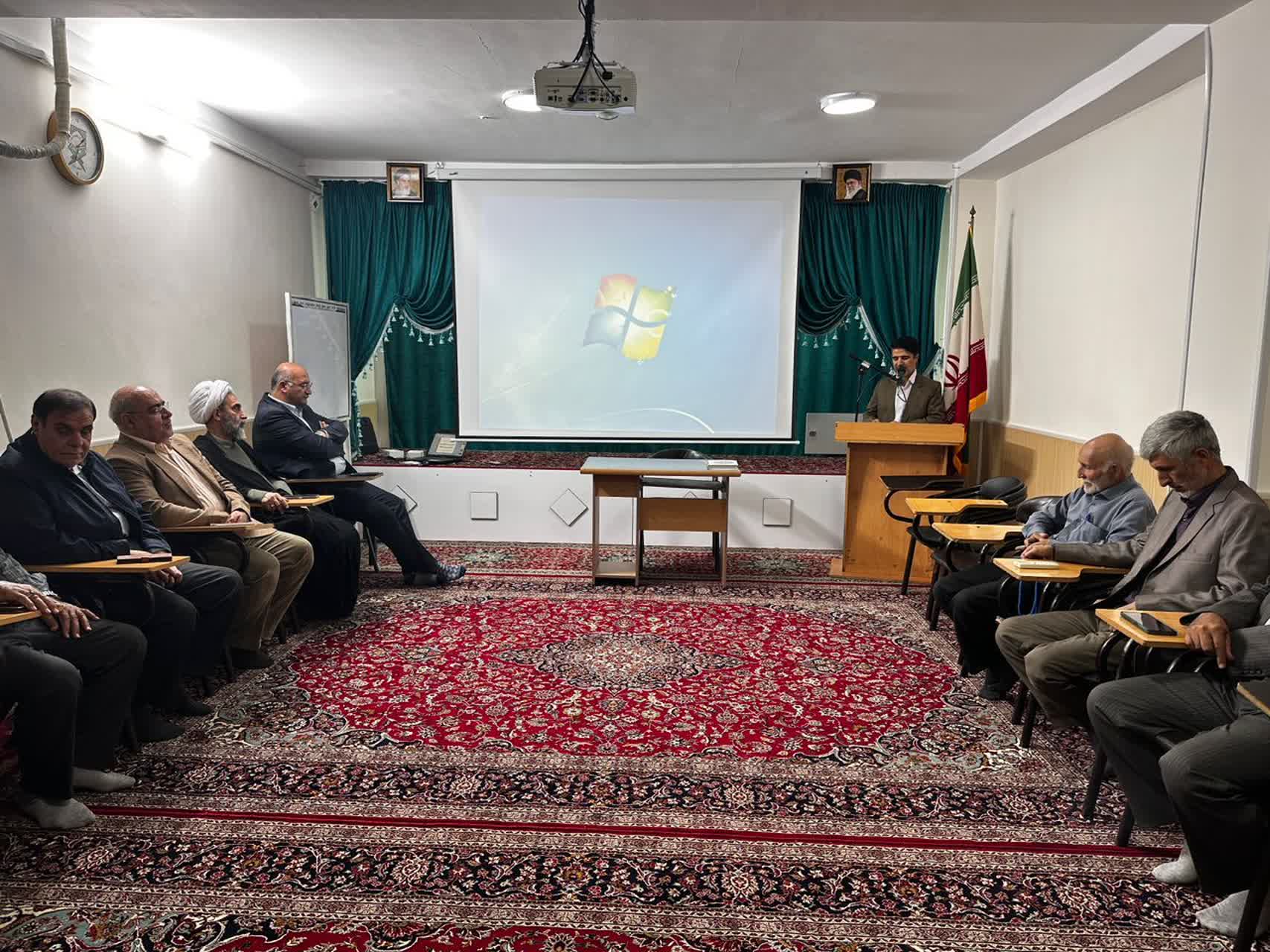 بازدید فرماندارشهرستان ، امام جمعه و شهردار از مرکز قرآن وعترت اشتهارد