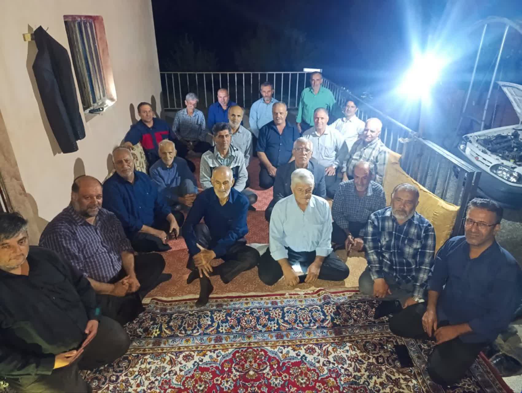 دور همی اعضای کلاس روان خوانی قرآن بزرگسالان دارالقرآن شهرستان اشتهارد