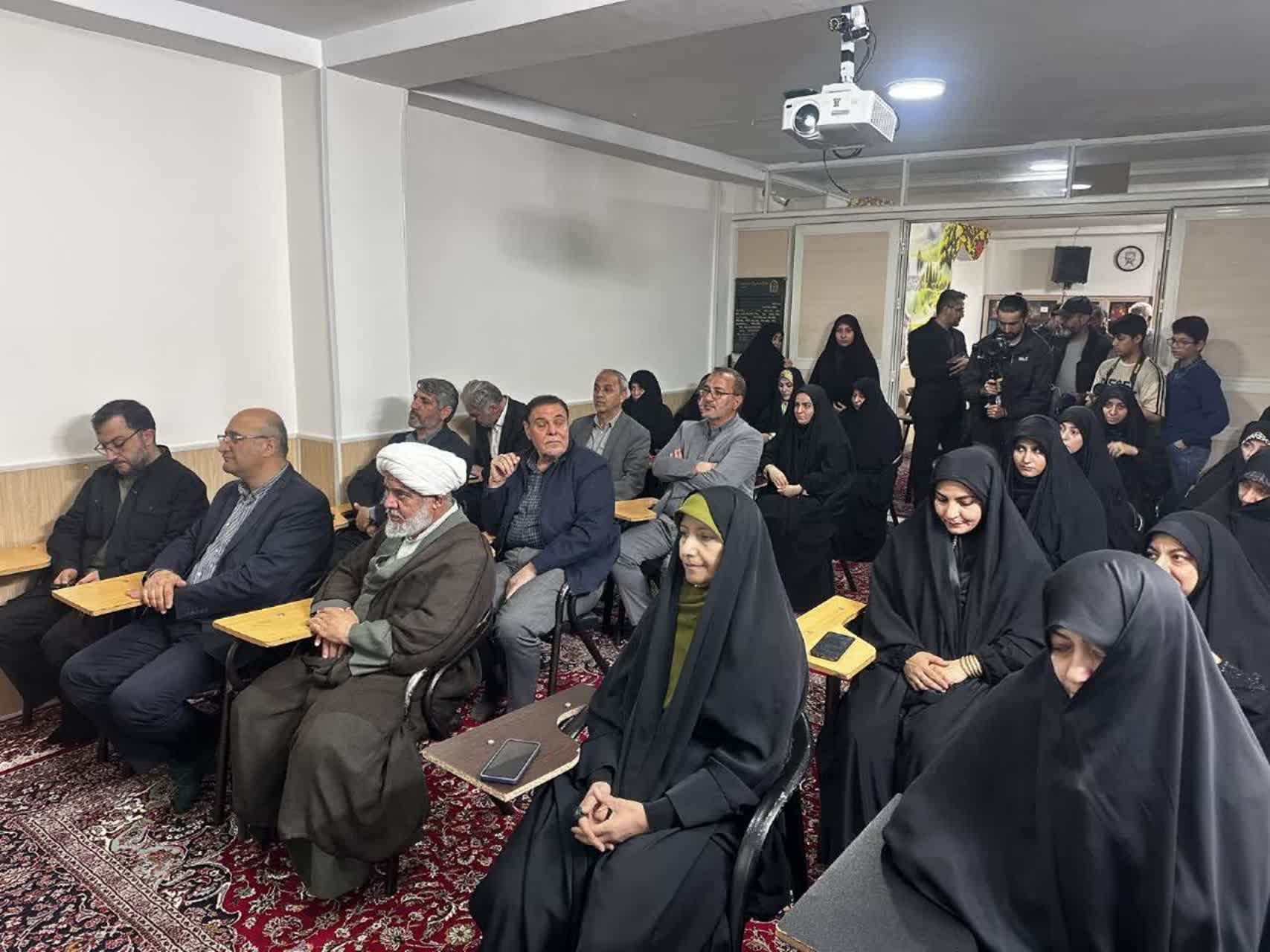 حضور دکتر علامتی (مدیرعامل کانون پرورش فکری کودکان و نوجوانان کشور) در دارالقران اشتهارد