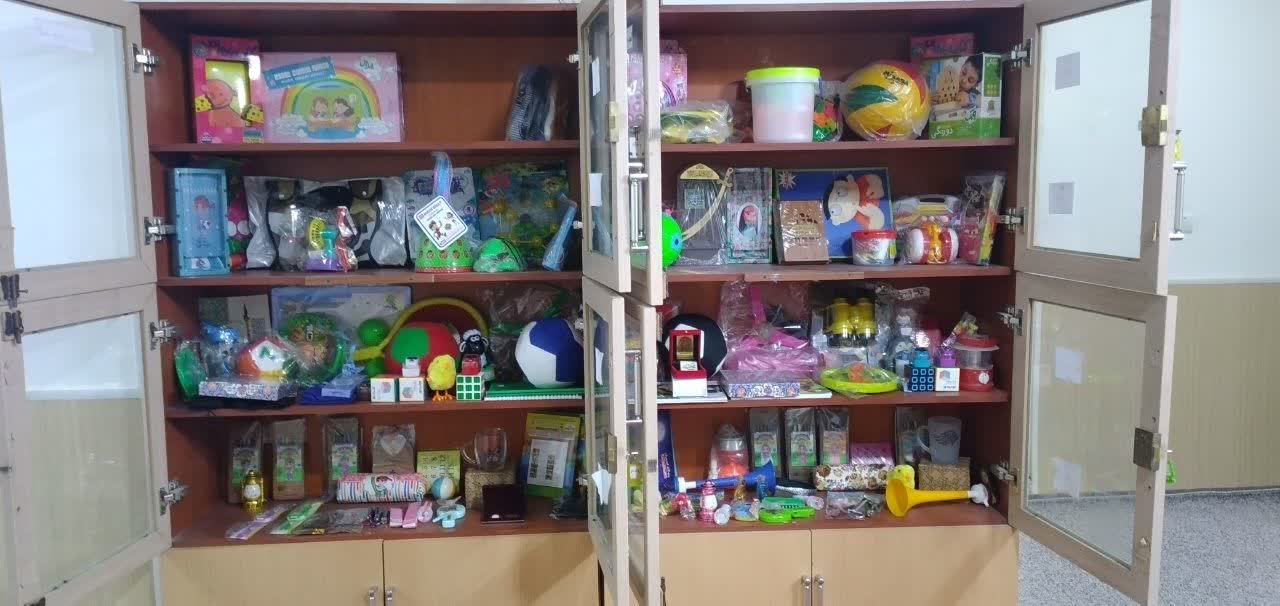 تجهیز کمدهای جوایز ویژه ی پسران و دختران عضو کلاسهای دارالقرآن اشتهارد