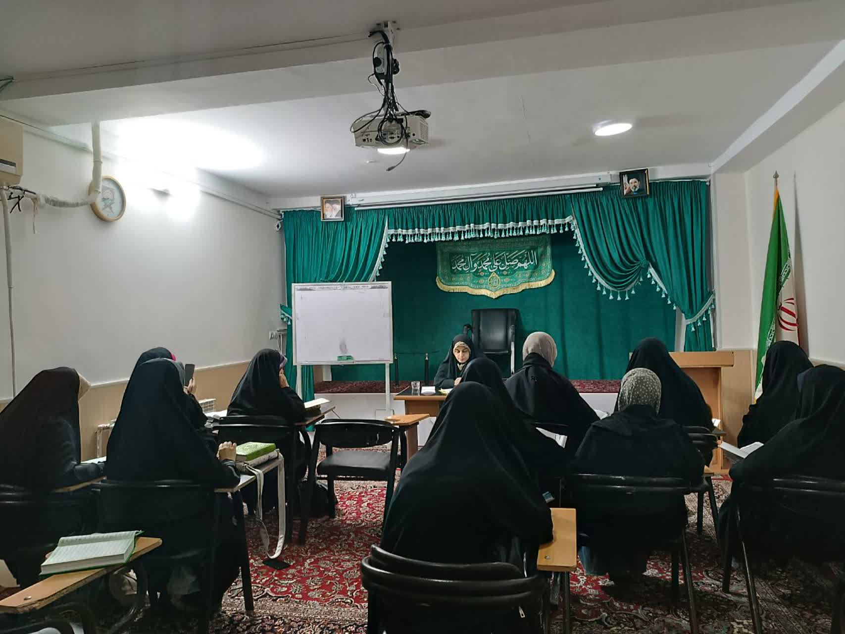 دوره حفظ آیات آشنا همسو با دارالقرآن های سراسر کشور در دارالقرآن اشتهارد