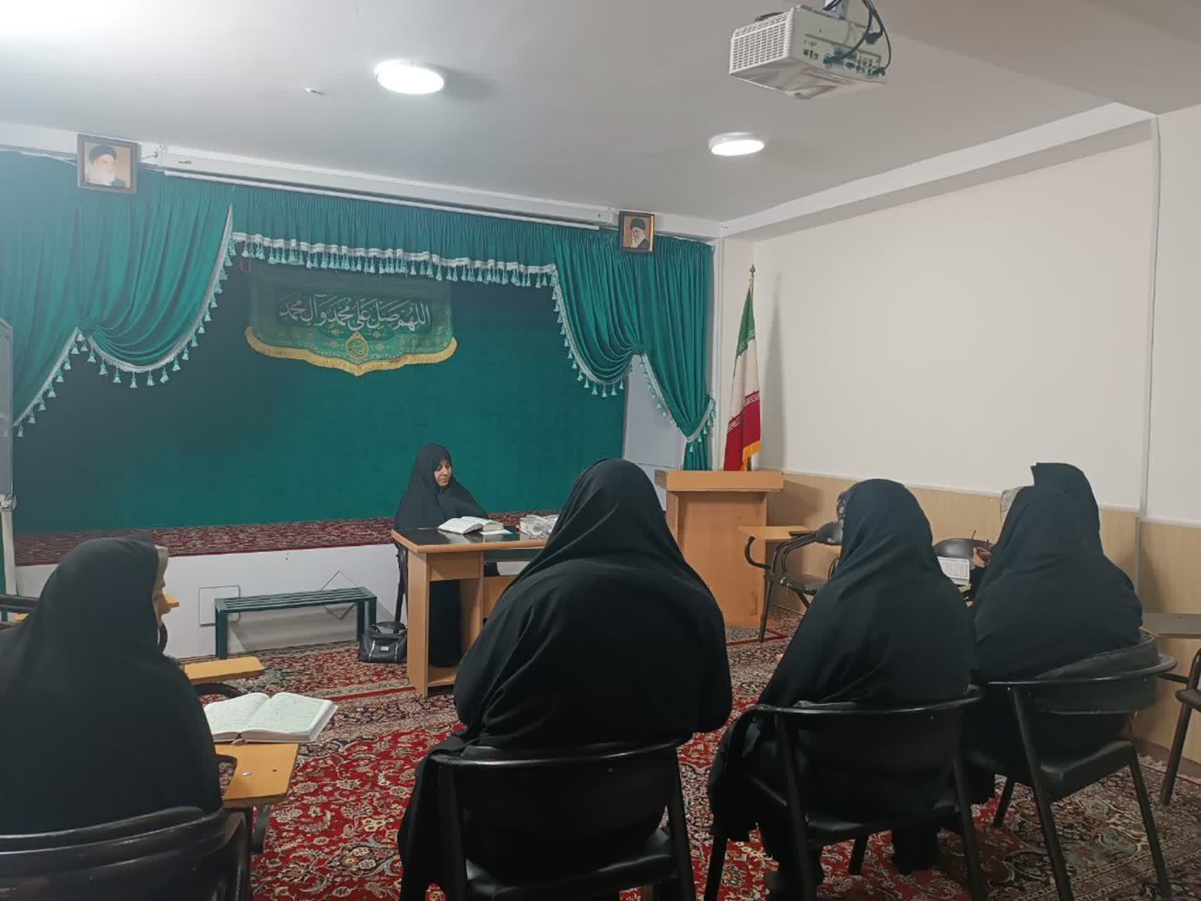 آغاز کلاسهای دارالقرآن شهرستان اشتهارد  ترم پاییز ۱۴۰۴ واحد خواهران