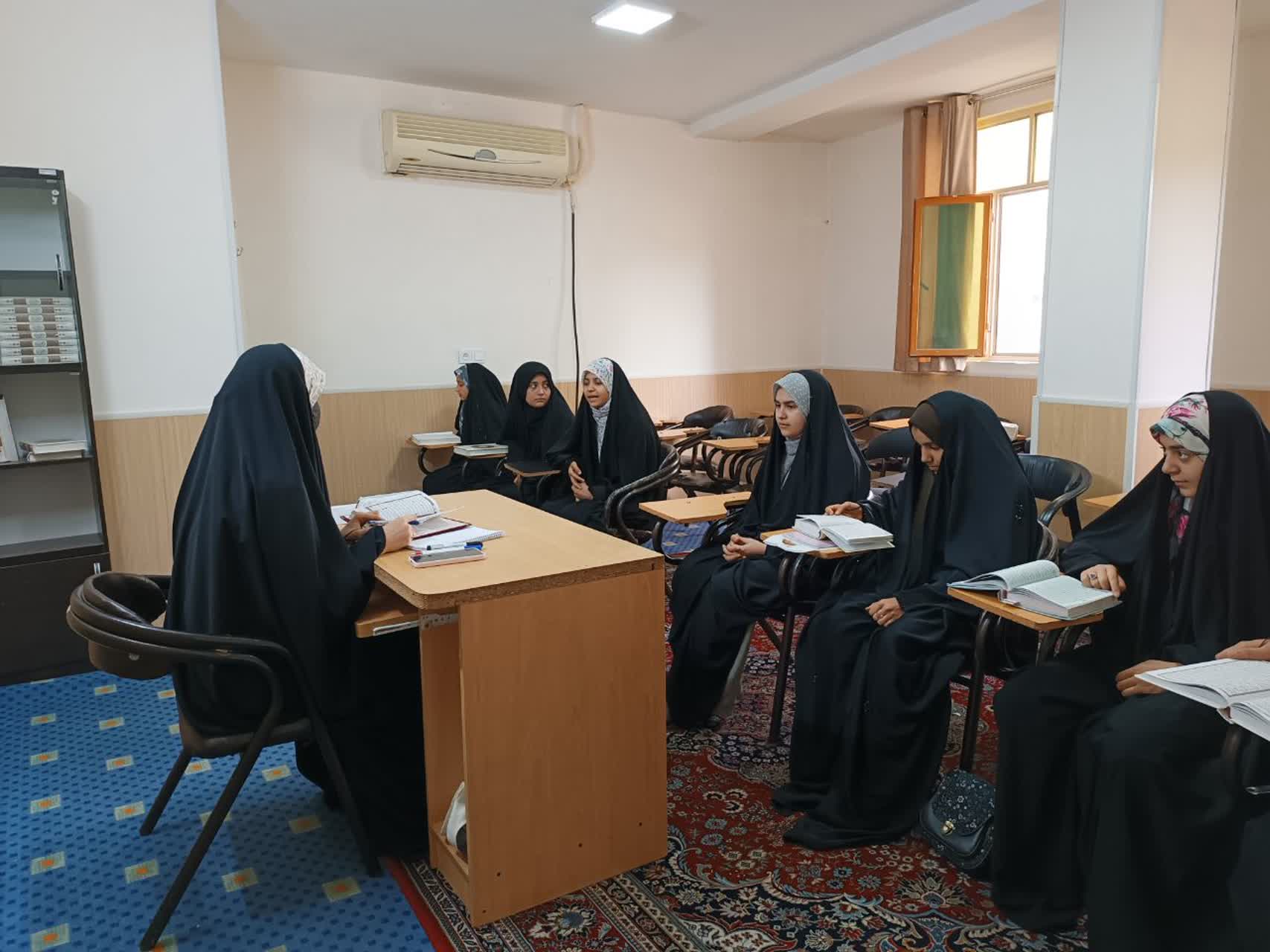دوره حفظ آیات آشنا همسو با دارالقرآن های سراسر کشور در دارالقرآن اشتهارد