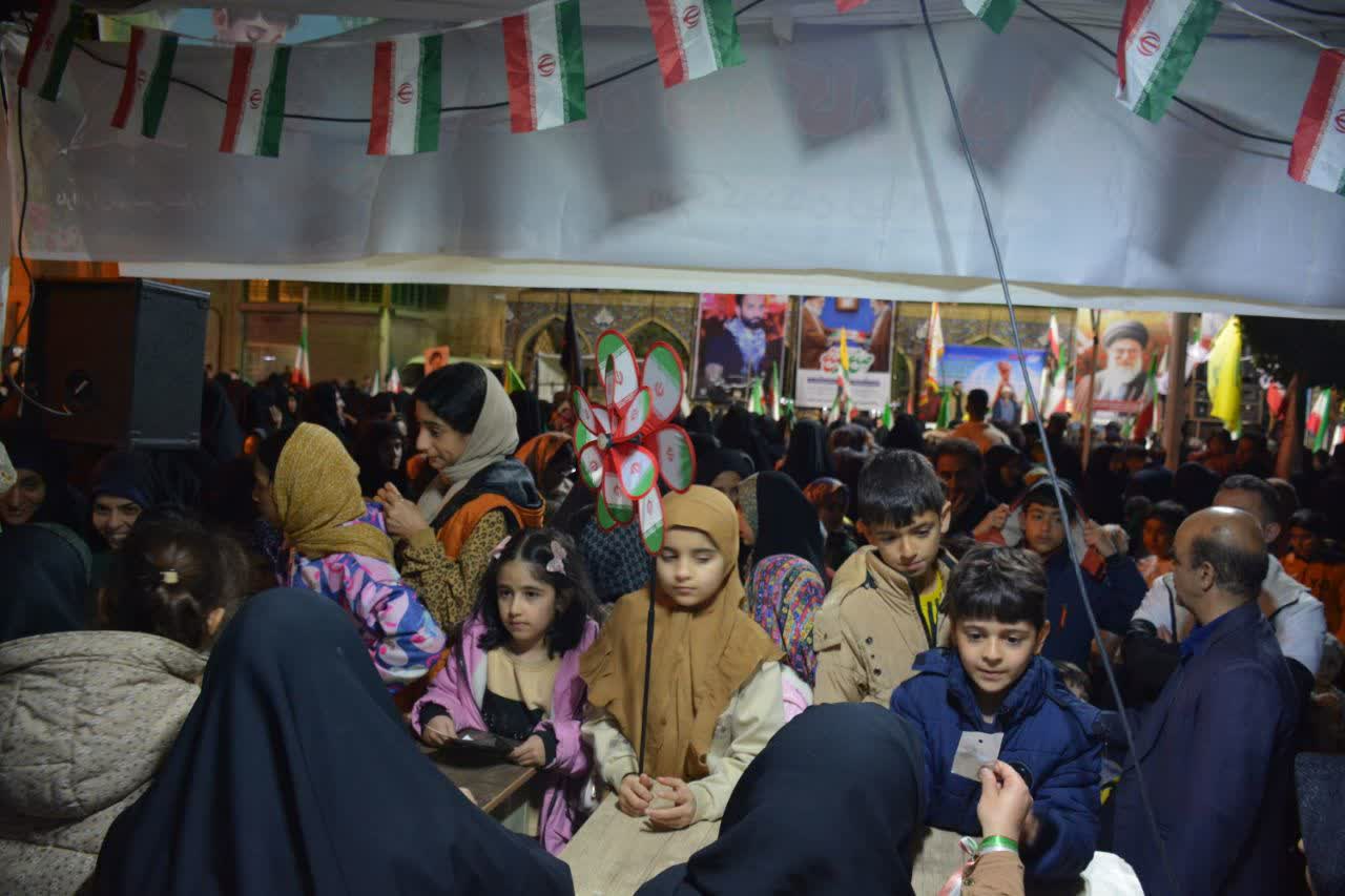 برپایی ایستگاه کودکان ایران جان در پایان مراسم راهپیمایی شبانه در جوار گلزار شهدا